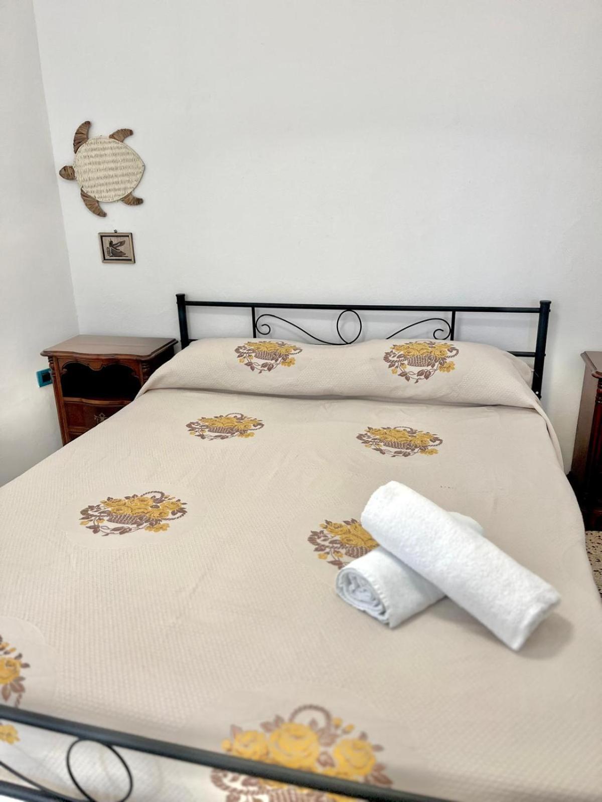 Rooms For Rent Livorno-Center Bagian luar foto